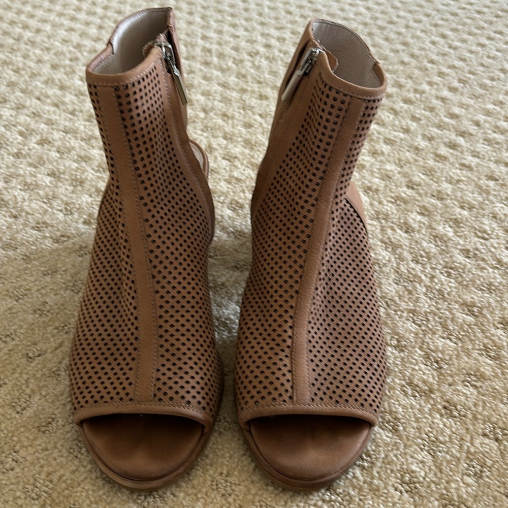 Kenneth Cole Reaction ankle bootie